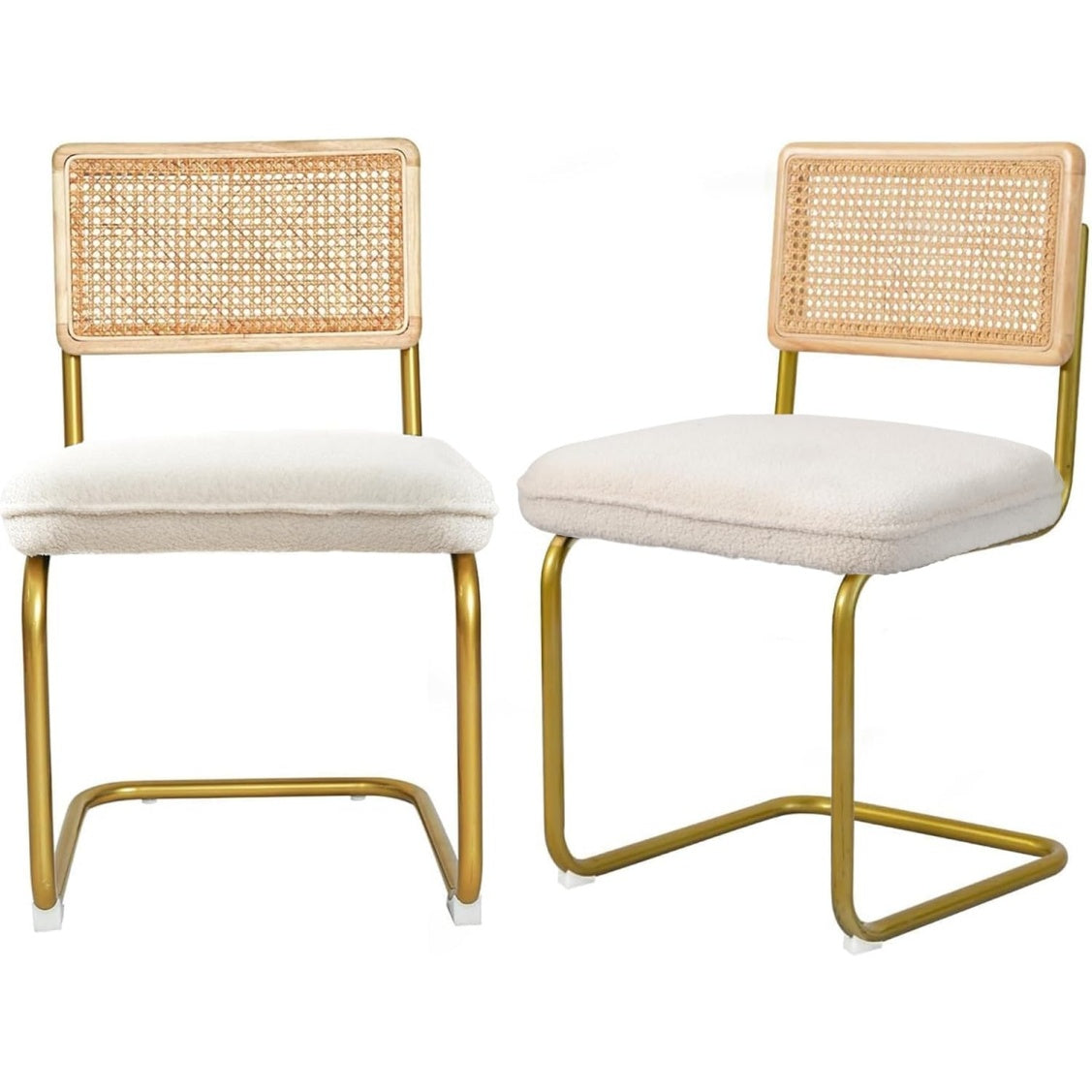 Chaise repas beige en lot de deux avec dossier ajoure en rotin, base doree en metal et coussin moelleux pour salon ou cuisine